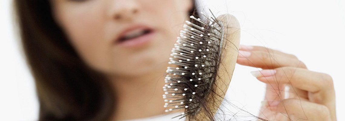 ریزش مو در خانم ها به چه دلایلی اتفاق می افتد؟