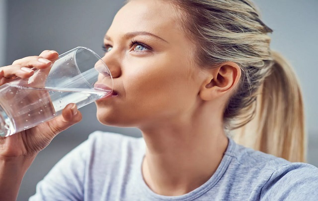 نوشیدن آب - پیشگیری از عفونت مثانه